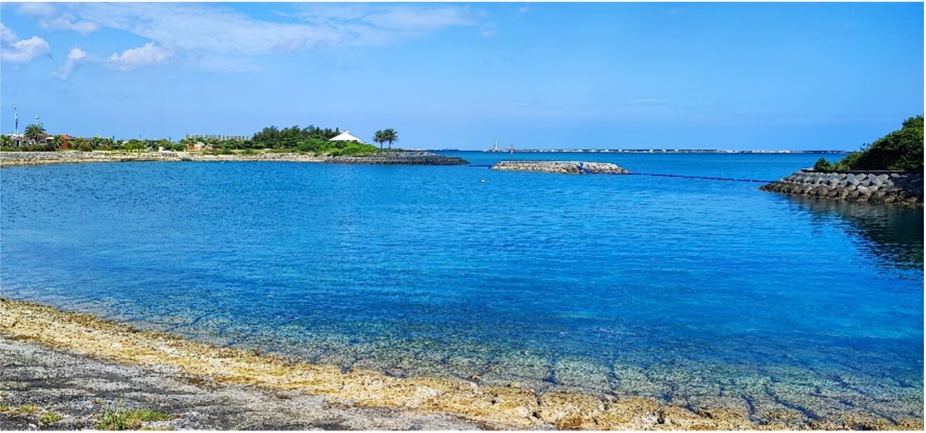 会場すぐ近くの海空も海も青く澄んでいて綺麗でした！